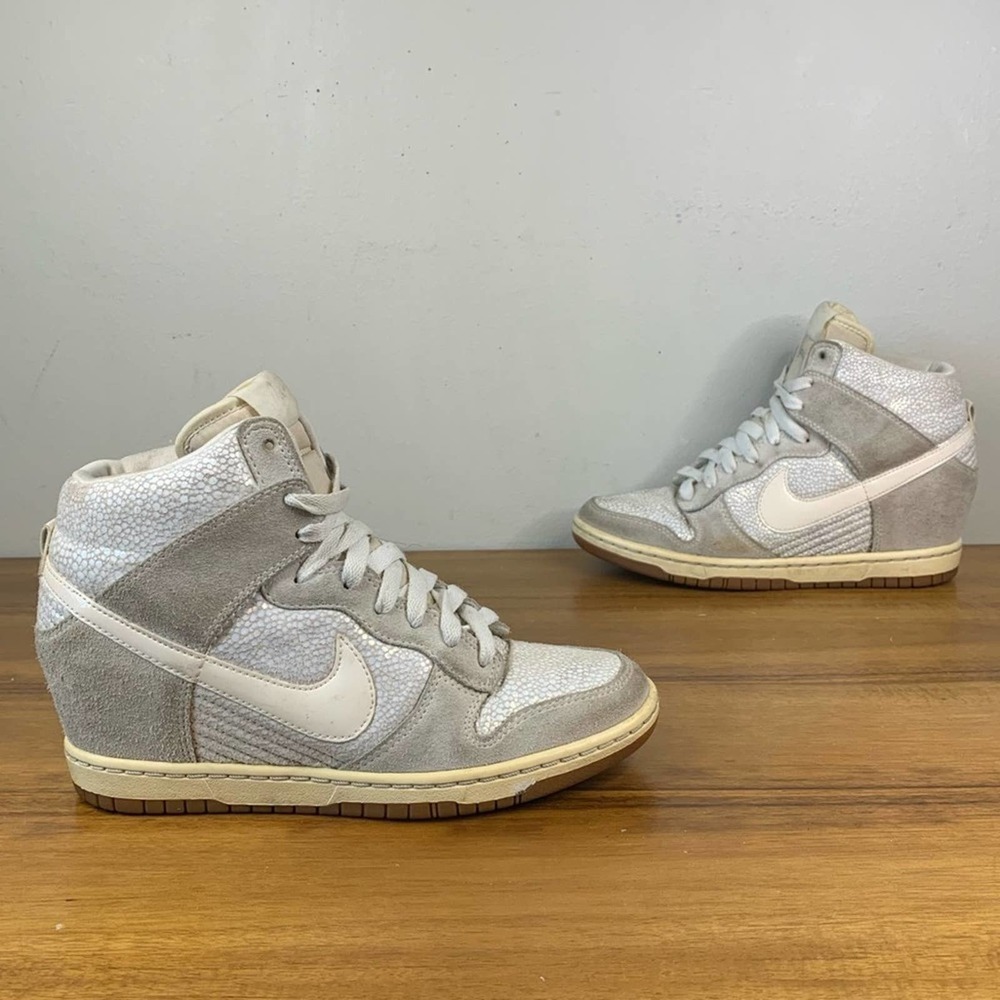 Nike WMNS Sky Hi Dunk Hidden Wedge Sneaker Size 7